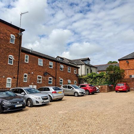 Saffron Court By Wycombe Apartments - Apt 06 ハイワイクーム エクステリア 写真