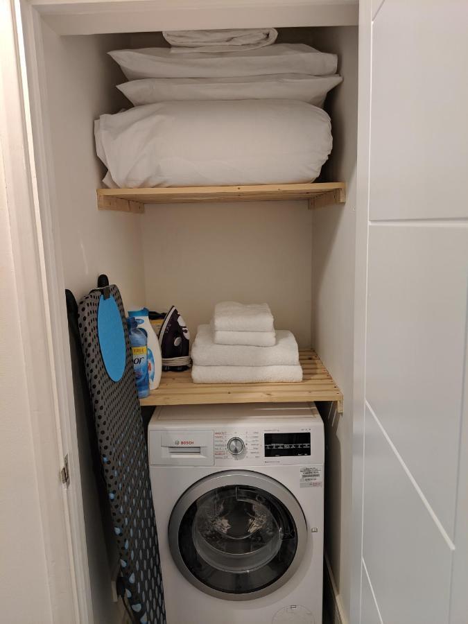 Saffron Court By Wycombe Apartments - Apt 06 ハイワイクーム エクステリア 写真